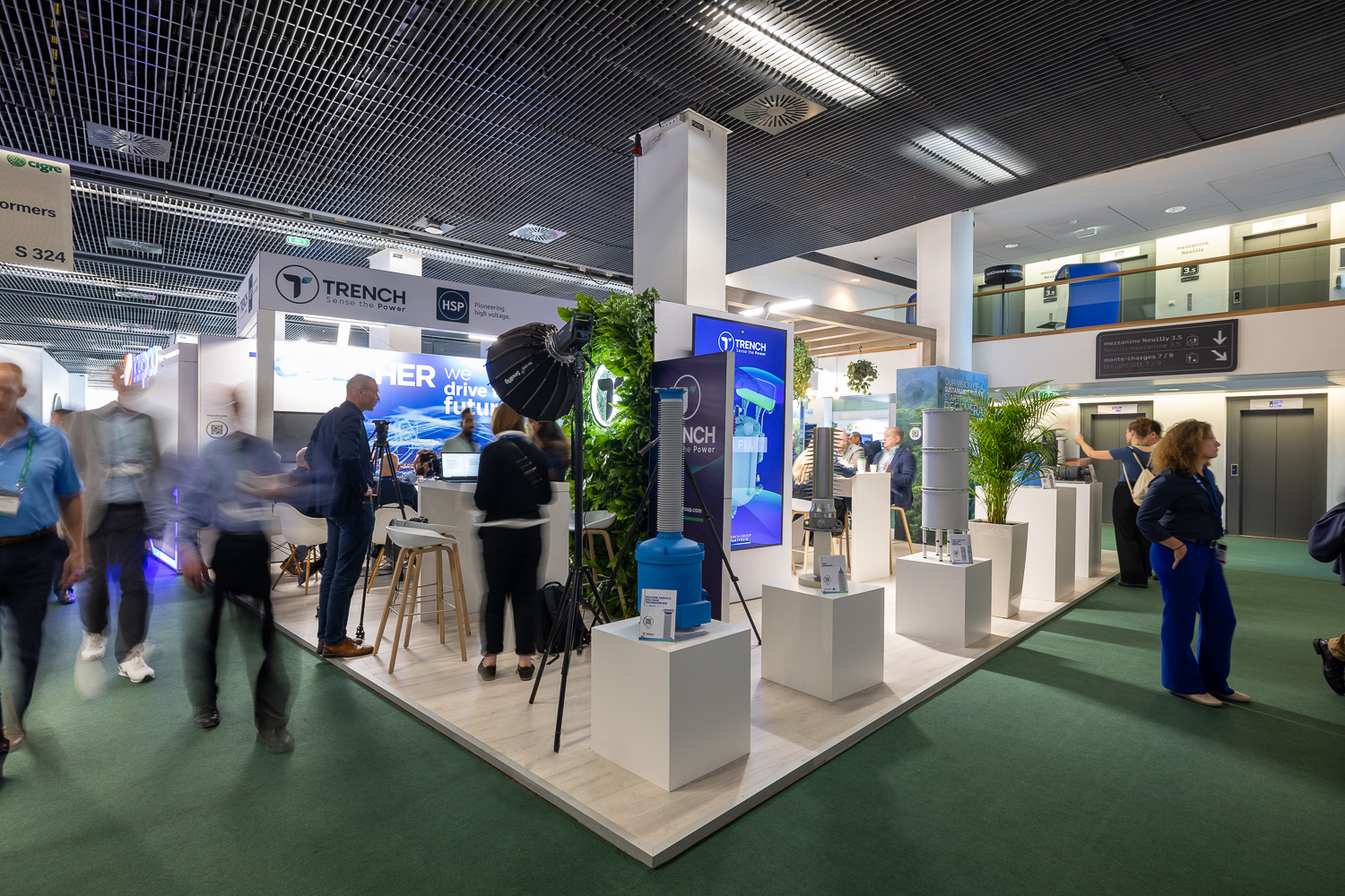 Messestand der Trench Group GmbH auf der Cigre in Paris